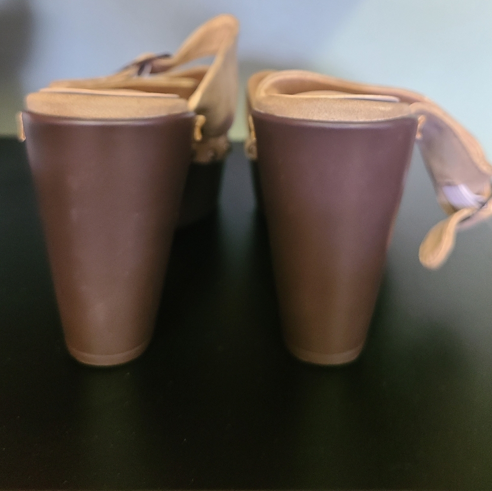 Ladies Clogs - Picture 3 of 4